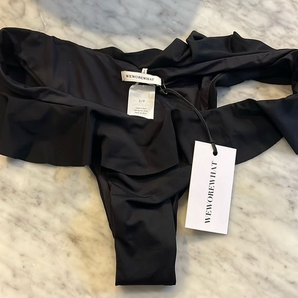 NWT - Ruffle Delilah Bottom - Picture 2 of 5